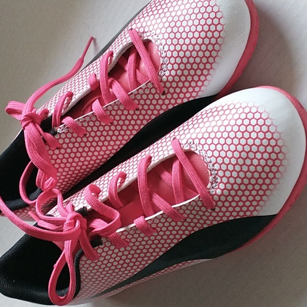 Puma Youth sz 6.5 Pink Black Unisex Sneakers Athletic Soccer Indoor Shoes